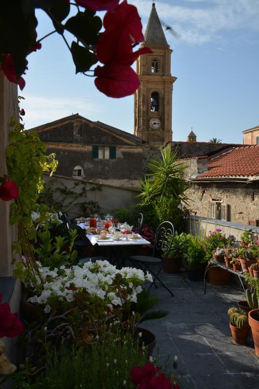 La Terrazza Di Vico Olivi B&B Ventimiglia Luaran gambar